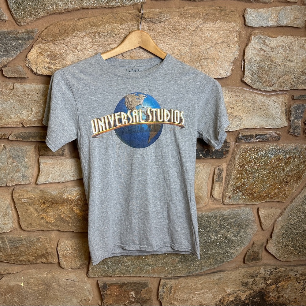 Universal Gray Short Sleeve Tee with Blue Globe and Gold Lettering